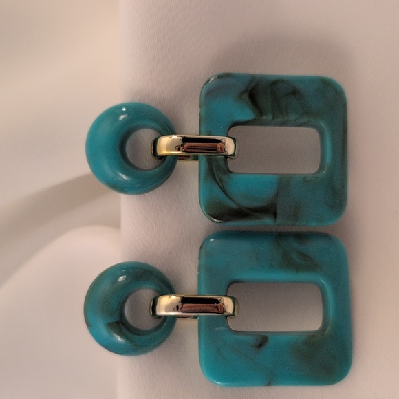 Elegant Turquoise Dangle Earrings - Picture 2 of 8